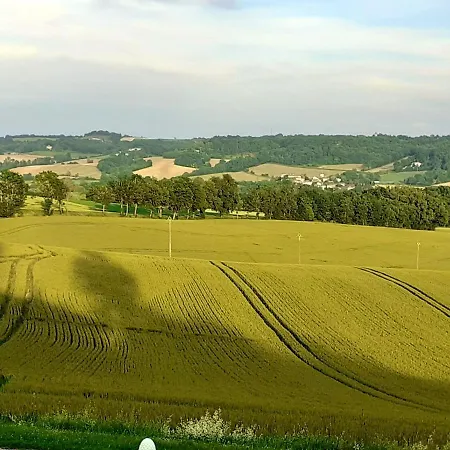 Maison De Charme A Lendou-en-quercy Avec Vue Sur La Montagne Montlauzun